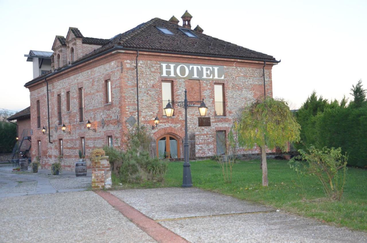 Hotel Le Botti Guarene Exterior foto