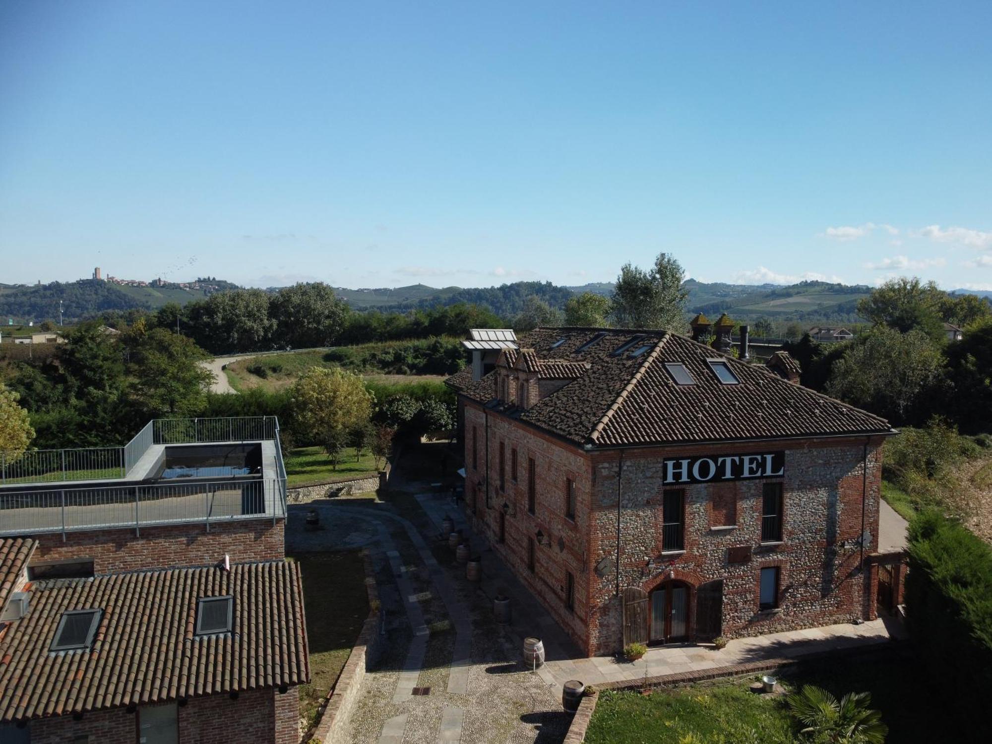 Hotel Le Botti Guarene Exterior foto