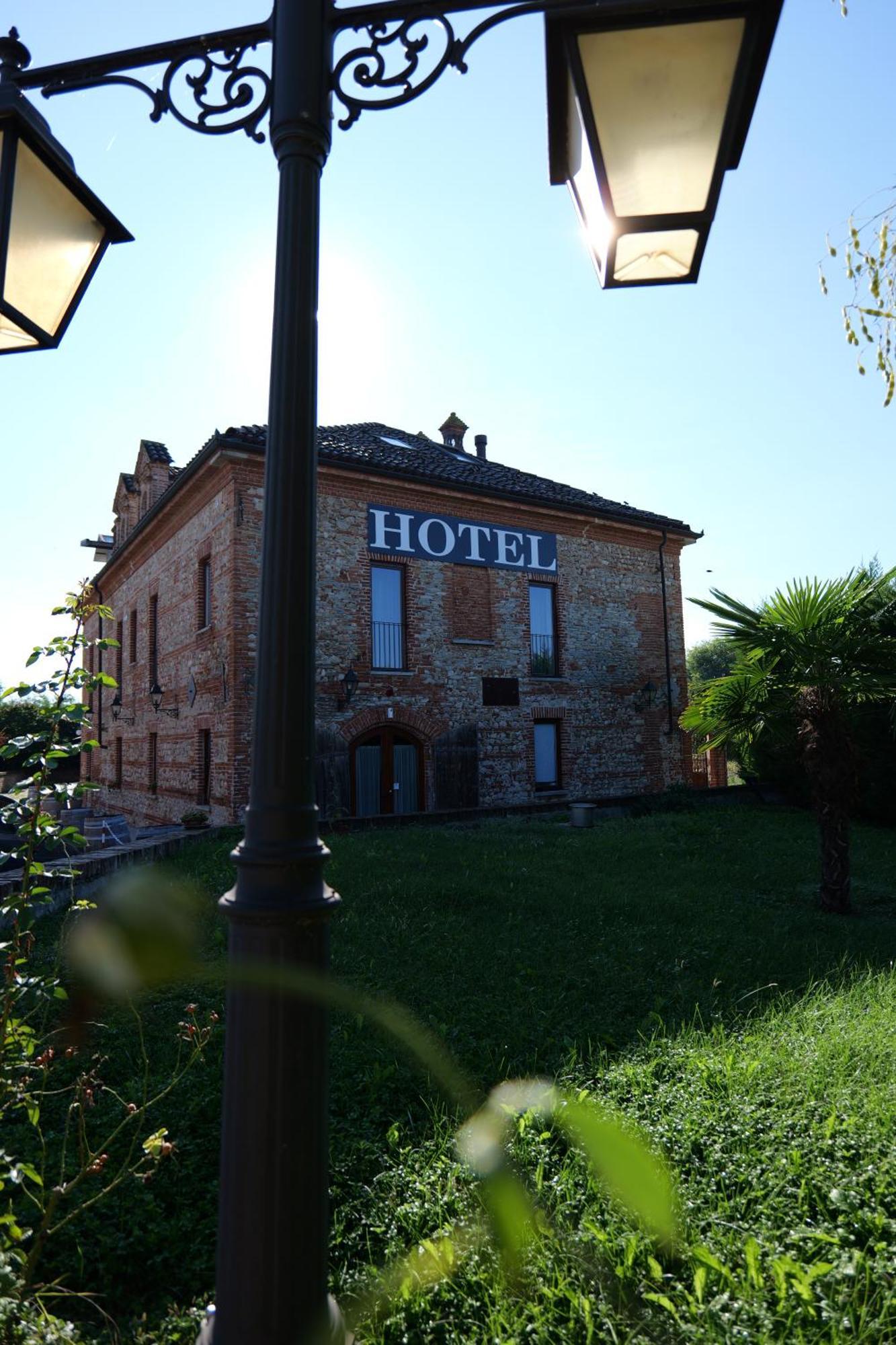 Hotel Le Botti Guarene Exterior foto