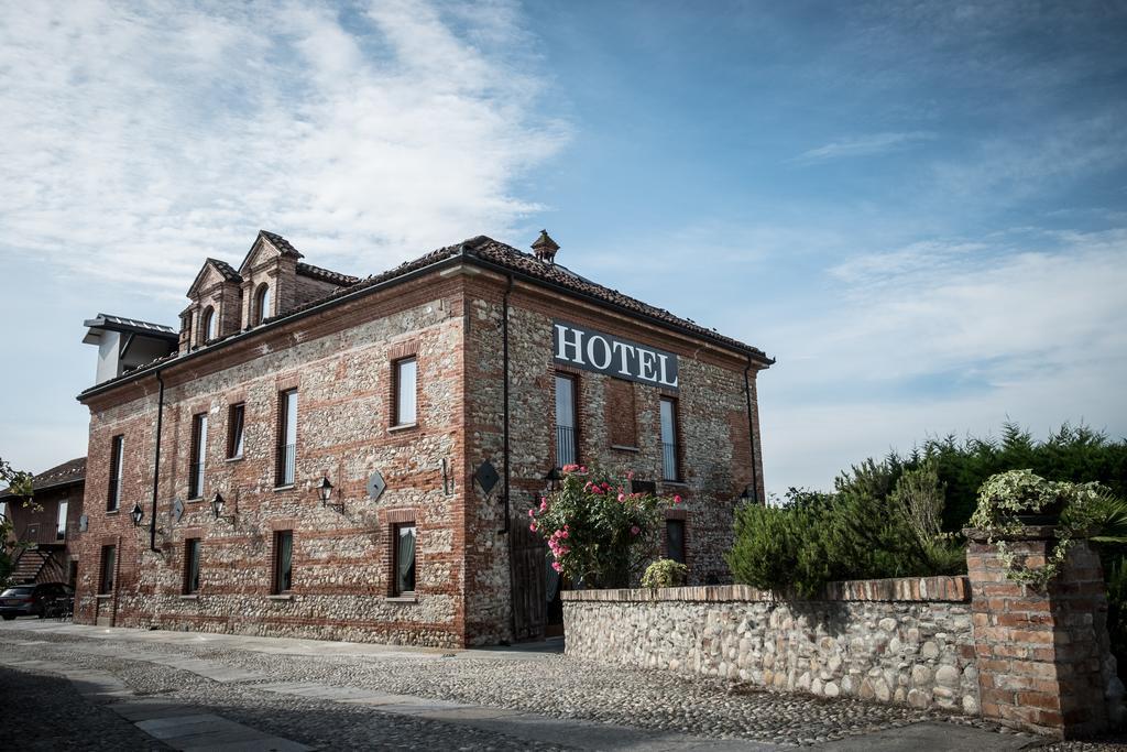 Hotel Le Botti Guarene Exterior foto